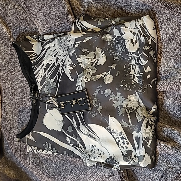 WAS $30. DG2 by DIANE GILMAN Hi Lo Sleeveless Blouse so soft - Picture 3 of 16